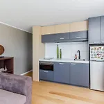 Modern Apartment Short Walk To Skytower